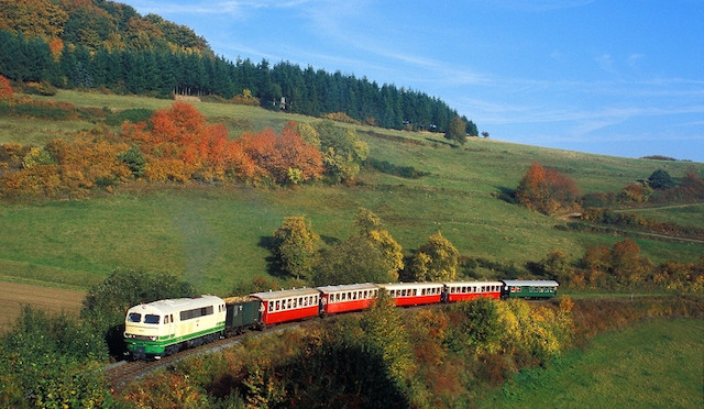 brohltalbahn vulkanexpress trein eifel duitsland