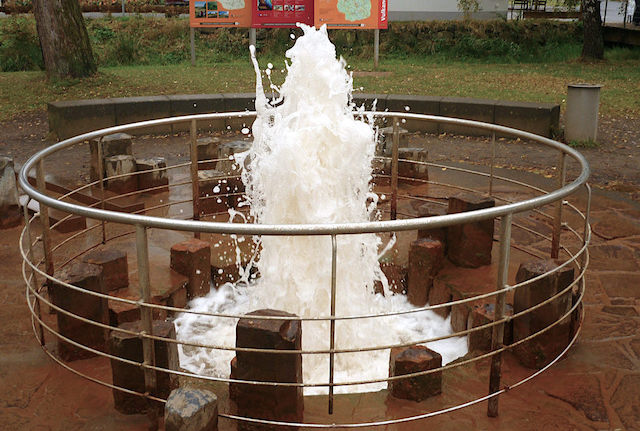 wallenborn geiser geysir koudwater brubbel eifel duitsland