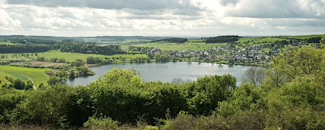 eifelsteig uitzicht eifel vulkaaneifel vulkaneifel duitsland