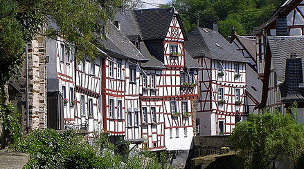 monreal eifel duitsland vakwerkhuis vakwerkhuizen burcht burchten