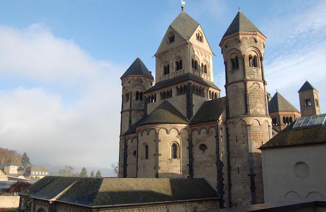 torens abdij maria laach kerk klooster eifel duitsland