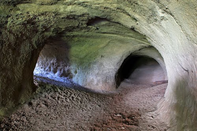 grotten grot brohltal trasshöhle eifel duitsland