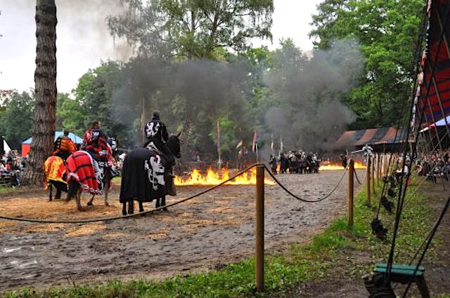 ridderspelen burcht kasteel duitsland eifel mechernich
