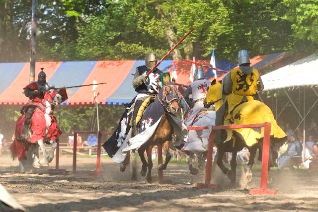 ridderspelen ridder kasteel burcht burg satzvey duitsland eifel