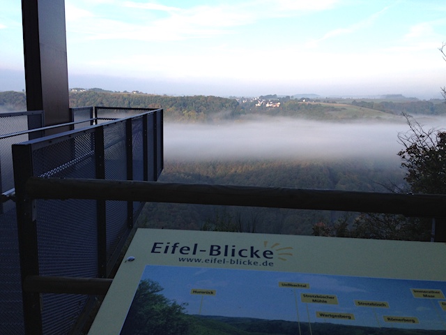 uitizicht Lutzerath eifel vulkaaneifel duitsland eifel blicke mist