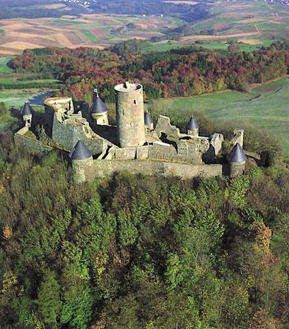 burcht Nürburg burg kasteel ruïne nurburg duitsland eifel