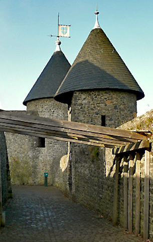 burg burcht kasteel duitsland eifel nürburg 