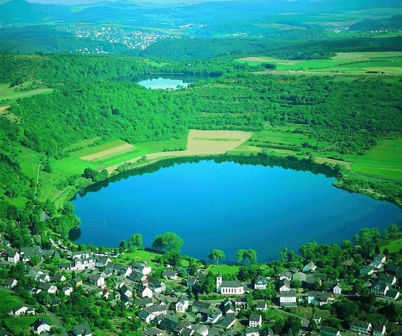 Schalkenmehrener maar schalkenmehren maar meer eiflel duitsland