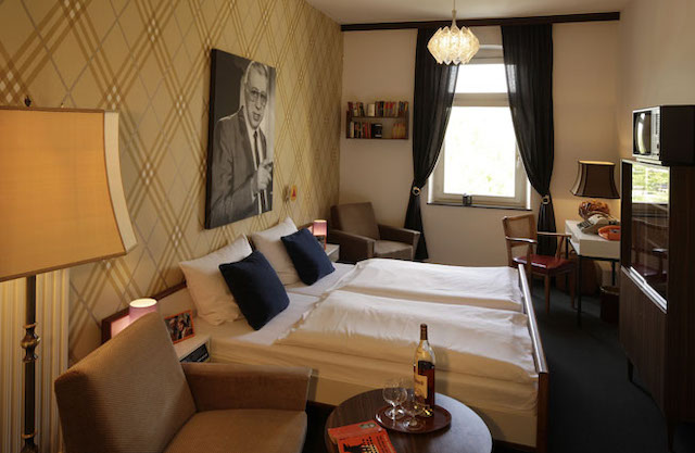 derrick krimi hotelkamer krimihotel hillesheim