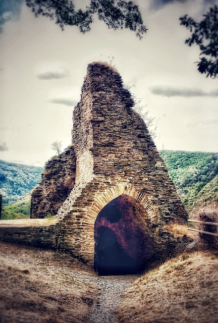 burg are burcht ruïne eifel duitsland