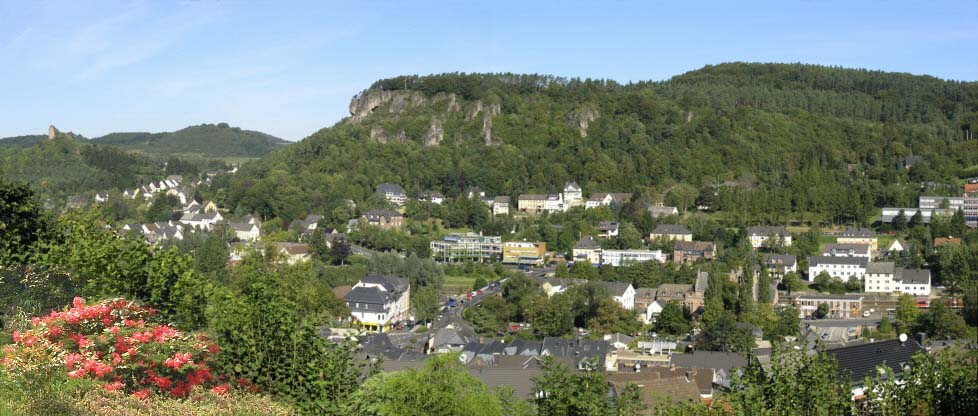 uitzicht op gerolstein en de gerolsteiner dolomieten