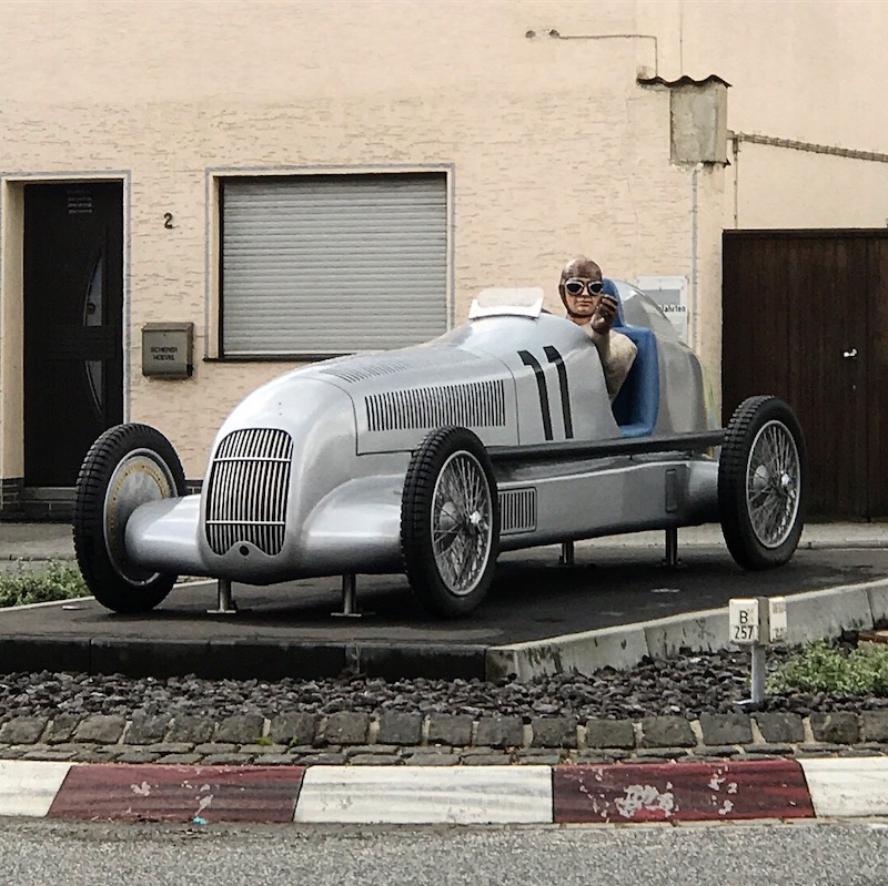 De autosport en Nürburgring zijn duidelijk onlosmakelijk verbonden met Adenau.