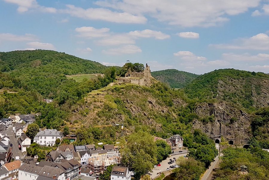 Altenahr het mooie stadje aan de Ahr met de burcht.