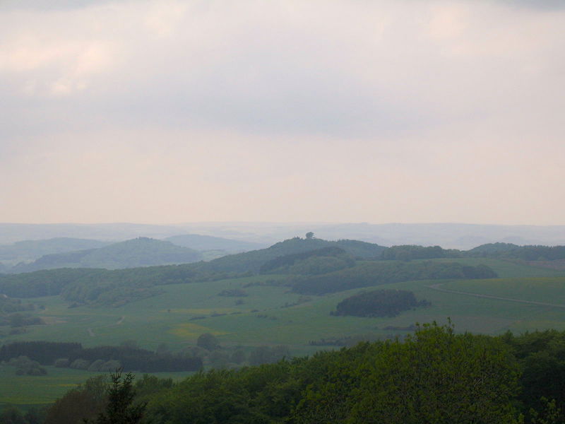 Uitzicht over de Vulkaaneifel vanaf de Dietzenley.