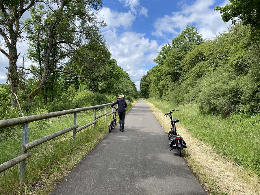 Rechte en goed begaanbare fietspaden op de Kyll-Radweg.