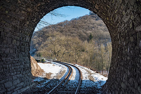 tunnel in de bergen van de Vulkaaneifel op de Brohltal express.