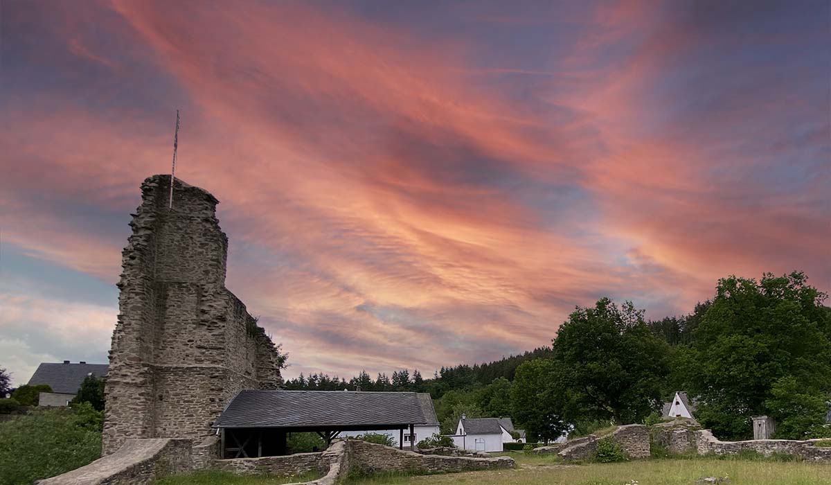 burcht Jünkerath met mooie lucht
