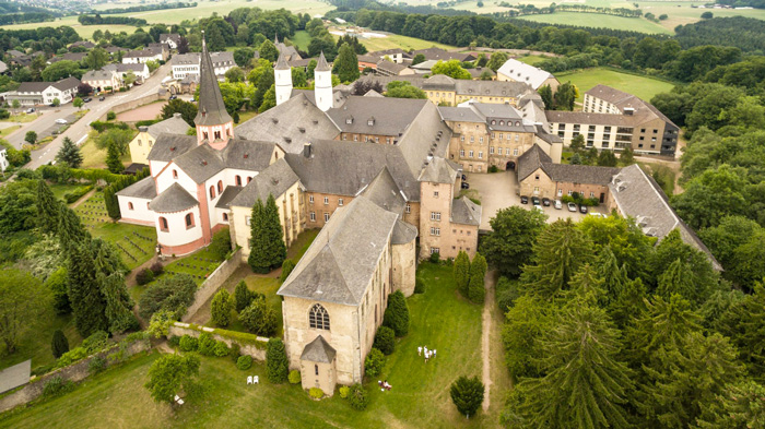 luchtfoto klooster kall
