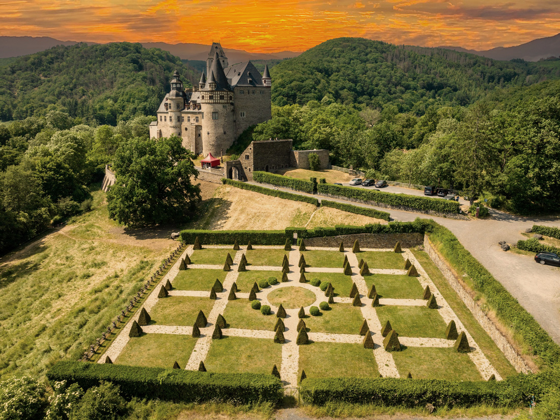 kasteel Bürresheim met tuin