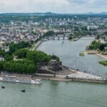 Deutsches Eck in Koblenz. Rijn en Moezel