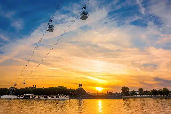 kabelbaan Deutsches Eck Koblenz. zonsondergang rijn en moezel
